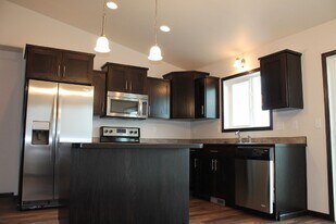 1420 44th Ave S in Moorhead, MN - Building Photo