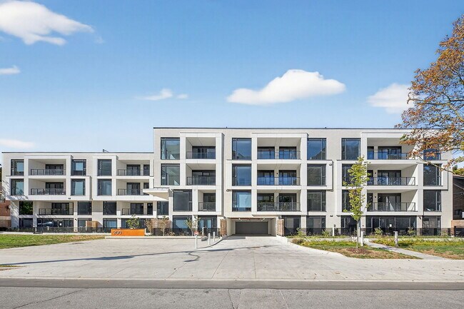 200 Keewatin Ave in Toronto, ON - Building Photo - Building Photo