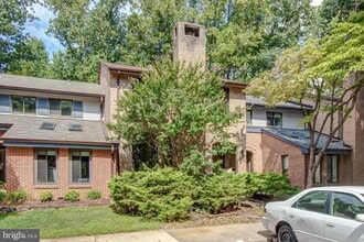 5707 Waters Edge Landing Court in Burke, VA - Building Photo - Building Photo