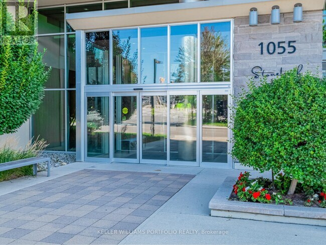1055-1055 Southdown Rd in Mississauga, ON - Building Photo - Building Photo