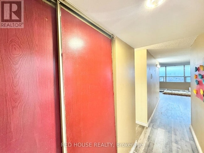 25 Sunrise Ave in Toronto, ON - Building Photo - Building Photo