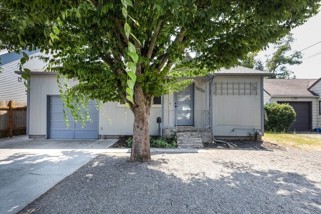 5020 NE Alberta St in Portland, OR - Building Photo - Building Photo