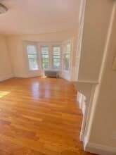 381 Harvard St, Unit 1 in Cambridge, MA - Foto de edificio - Building Photo