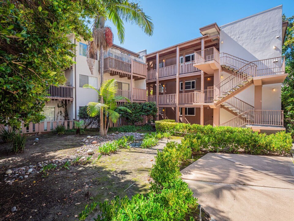 2600 Torrey Pines Rd in San Diego, CA - Building Photo