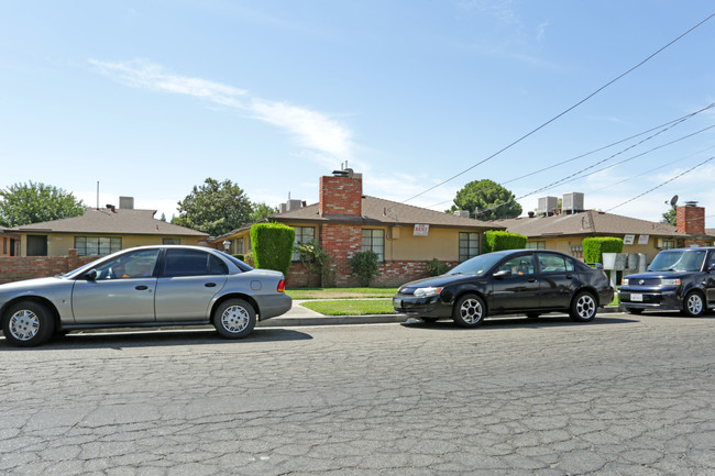 4342 E Sierra Madre Ave in Fresno, CA - Building Photo - Building Photo