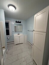 28 1/2 Grove Street, #2 in Salem, MA - Foto de edificio - Building Photo