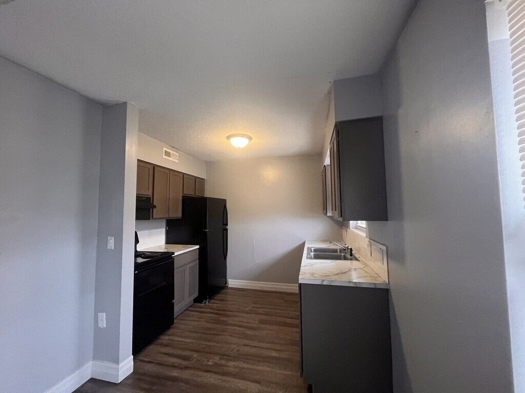 320 E 1st Ave Hutchinson, KS Rental Homes and Apartments for Rent