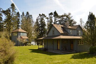 400 Mountain Shadows Ln in Friday Harbor, WA - Building Photo
