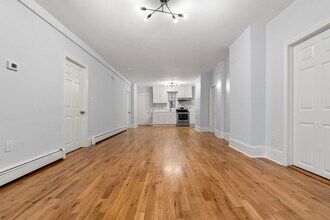 26 Branch St, Unit 1 in Quincy, MA - Foto de edificio - Building Photo