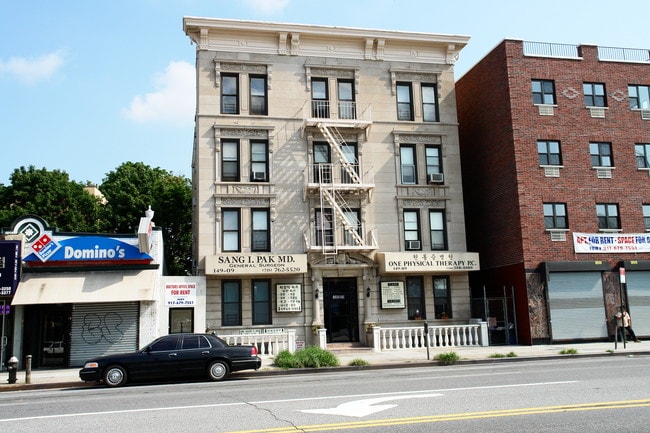 14909 Northern Blvd in Flushing, NY - Building Photo - Building Photo