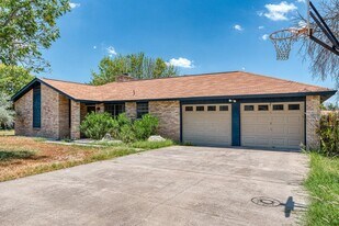 112 Tomahawk Trail in Del Rio, TX - Building Photo