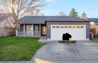 1432 Beekman Ave in Medford, OR - Building Photo