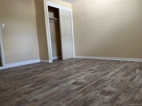 9 Juniper Pl in Amityville, NY - Building Photo - Building Photo