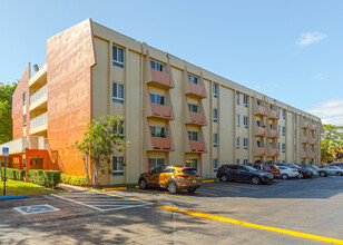 Paradise Isles Apartments in Miami, FL - Foto de edificio - Building Photo