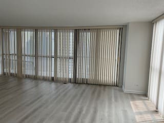 10 E Ontario St in Chicago, IL - Building Photo - Building Photo