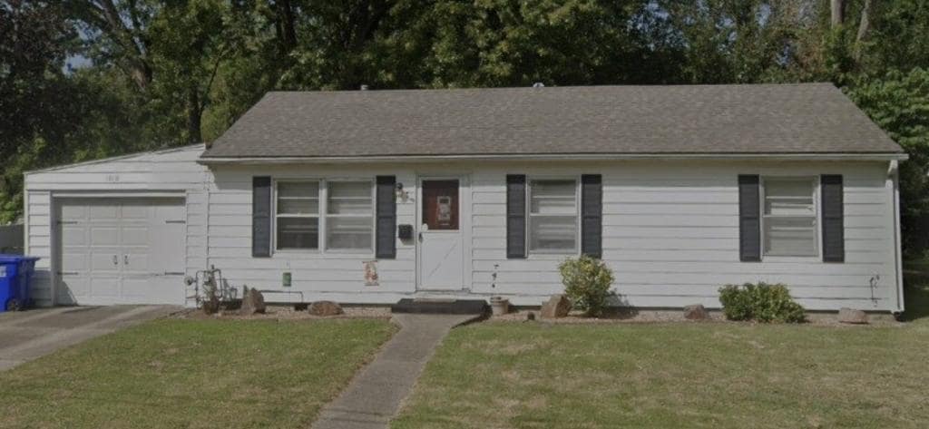 1010 Sue Ln in Sedalia, MO - Building Photo