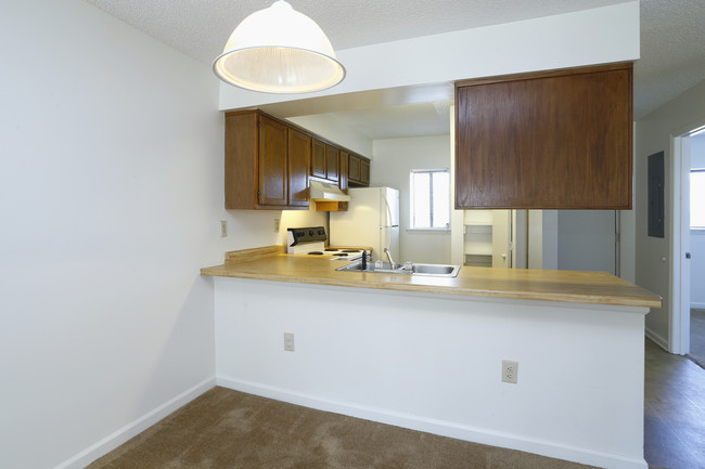 Ashley Park Apartments in Jacksonville, NC - Building Photo - Interior Photo