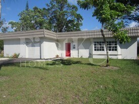 7347 Barragan Rd in Ft. Myers, FL - Building Photo