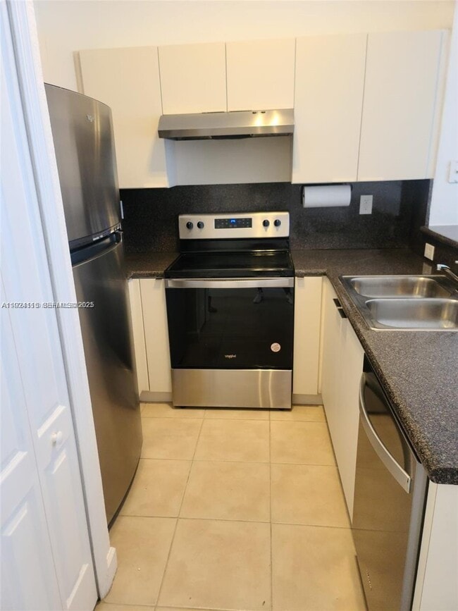 17650 NW 73rd Ave in Hialeah, FL - Building Photo - Building Photo