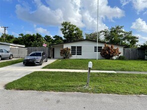 5751 SW 38th Ct in Davie, FL - Building Photo - Building Photo