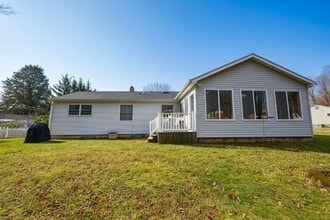 8998 Lakeview Dr in Rome, NY - Building Photo - Building Photo