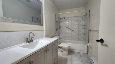 339 Blake St in Barrie, ON - Building Photo - Building Photo