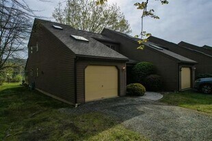 15 Manor Estates Dr in Bristol, NH - Building Photo