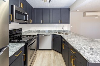 Shenandoah Apartments in South Salt Lake, UT - Building Photo - Interior Photo