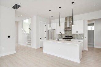 2725 Bristol Dr in Austin, TX - Building Photo - Building Photo