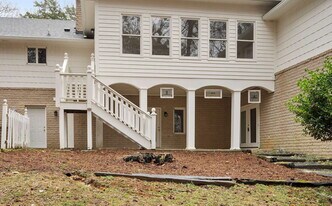 1502 Homestead Rd in Chapel Hill, NC - Building Photo