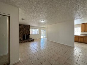 8505 Sun Florin Dr in Sacramento, CA - Building Photo - Building Photo