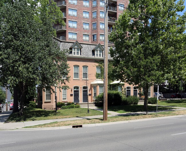 308 Queens Ave in London, ON - Building Photo - Building Photo