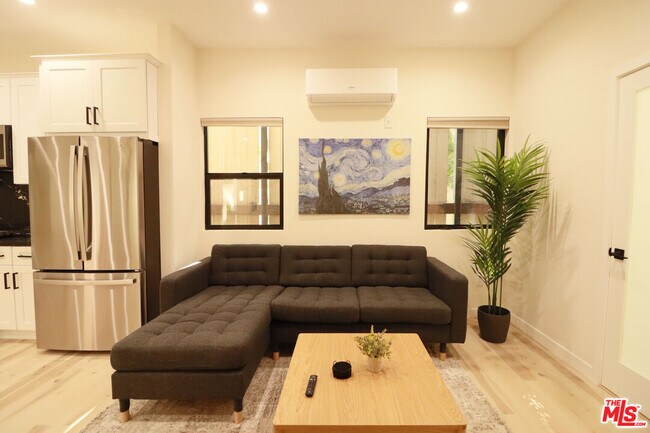 9040 Phyllis Ave in West Hollywood, CA - Building Photo - Building Photo