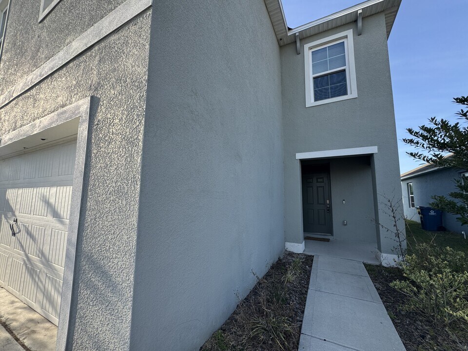 217 Gina Ln in Davenport, FL - Building Photo