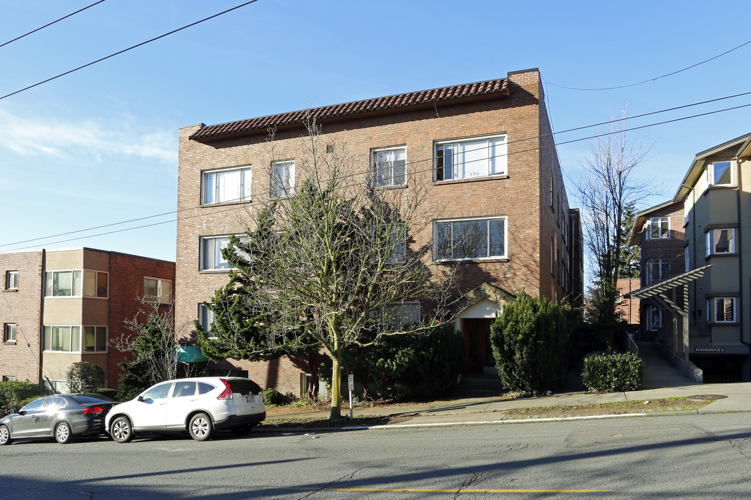 Viking Apartments in Seattle, WA - Building Photo