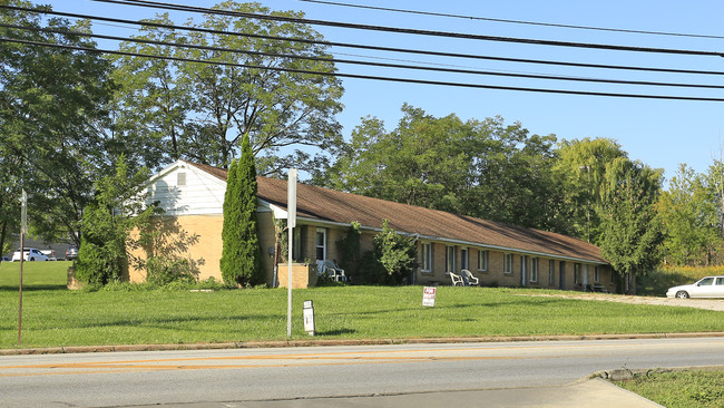 357 Center St in Chardon, OH - Foto de edificio - Building Photo