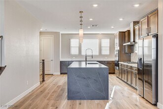 1494 Bat Hawk St in Las Vegas, NV - Building Photo - Building Photo