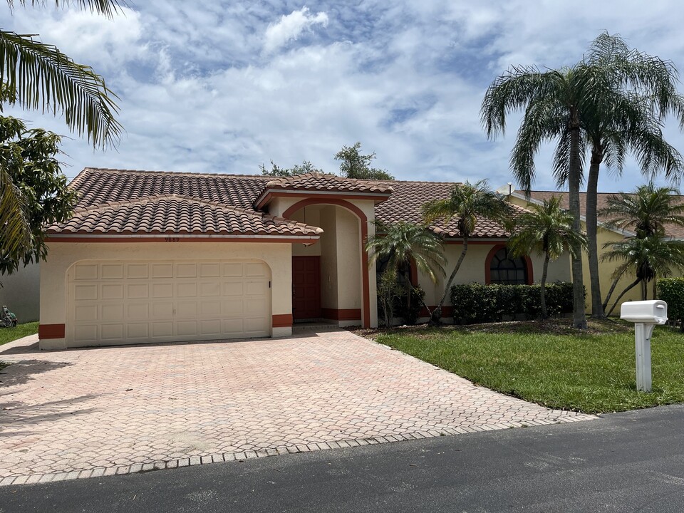 9889 NW 54th Pl in Coral Springs, FL - Building Photo