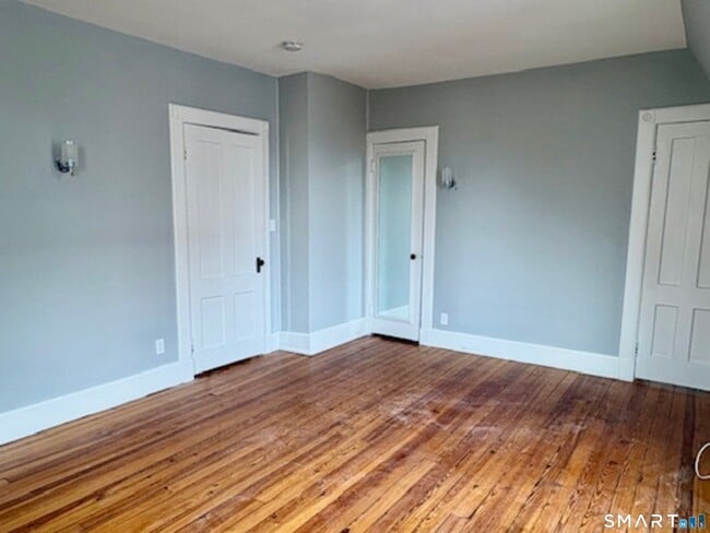 17 Wilford Ave in Branford, CT - Building Photo - Building Photo