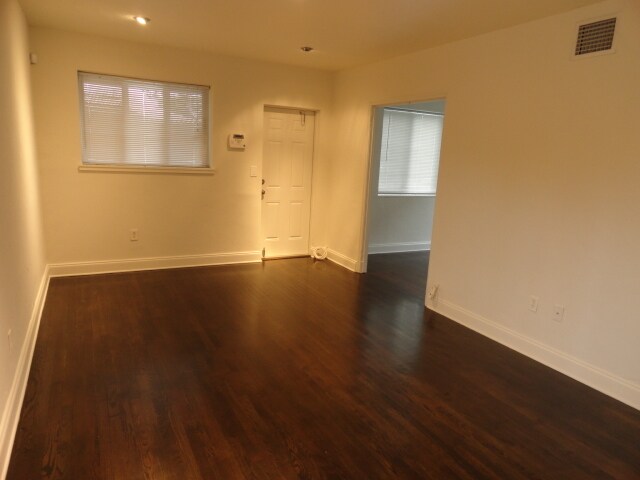 502 NE 70th St in Miami, FL - Building Photo