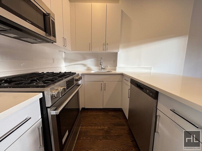 WEST 9 AVE in New York, NY - Building Photo - Building Photo