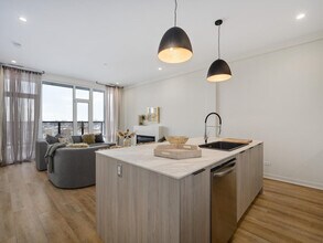 3207 N Narragansett Ave-Unit -203 in Chicago, IL - Building Photo - Building Photo