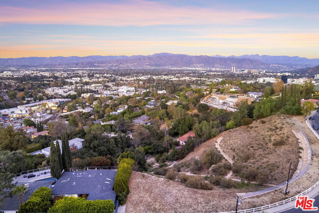 11272 Laurie Dr in Los Angeles, CA - Building Photo - Building Photo