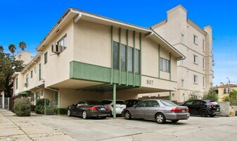 907 S. Holt Ave - near Olympic and La Cien in Los Angeles, CA - Building Photo