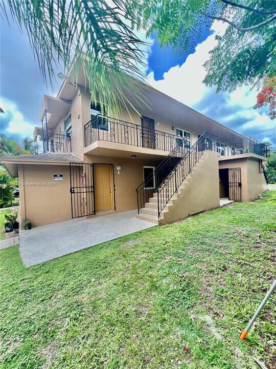 42 NW 7th Ave in Homestead, FL - Building Photo