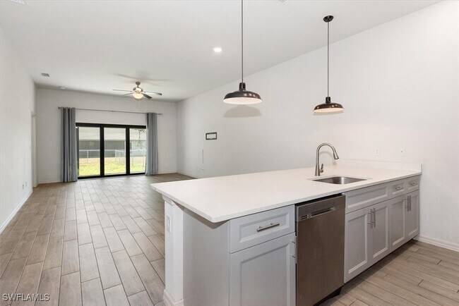 4335 Skyline Blvd in Cape Coral, FL - Foto de edificio - Building Photo
