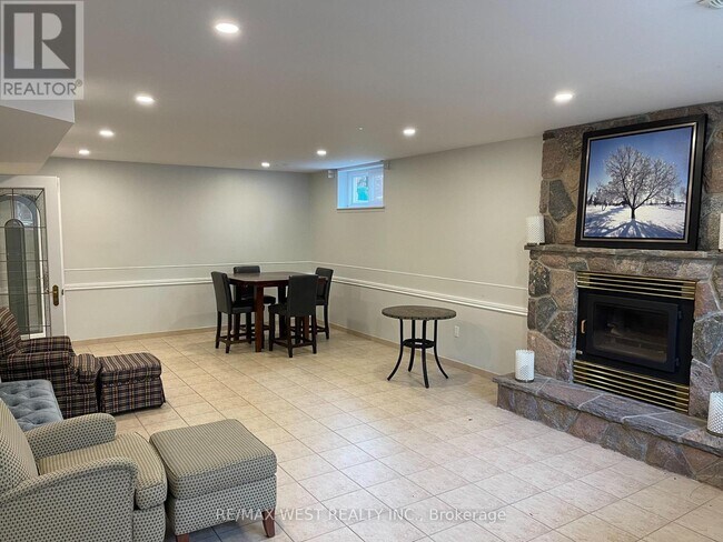 1112 Hawthorne Ct in Mississauga, ON - Building Photo - Building Photo