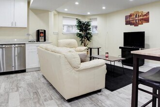 3824 N Kenmore Ave, Unit Garden in Chicago, IL - Building Photo - Building Photo