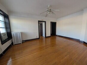 5704 S Harper Ave in Chicago, IL - Building Photo - Building Photo