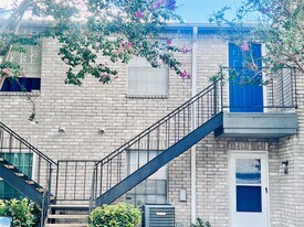 9797 Leawood Blvd in Houston, TX - Building Photo